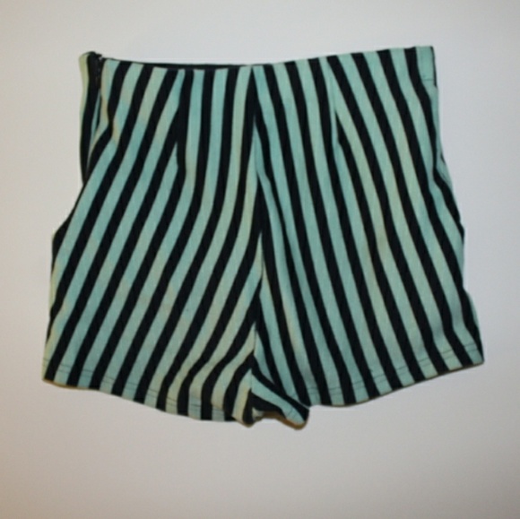 Beautiful sailor shorts!⛵ - Picture 4 of 4